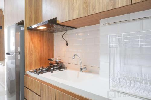 East Jakarta Apartment | Minimalist and Comfort Stay Studio Room at Signature Park Grande Apartment By Travelio