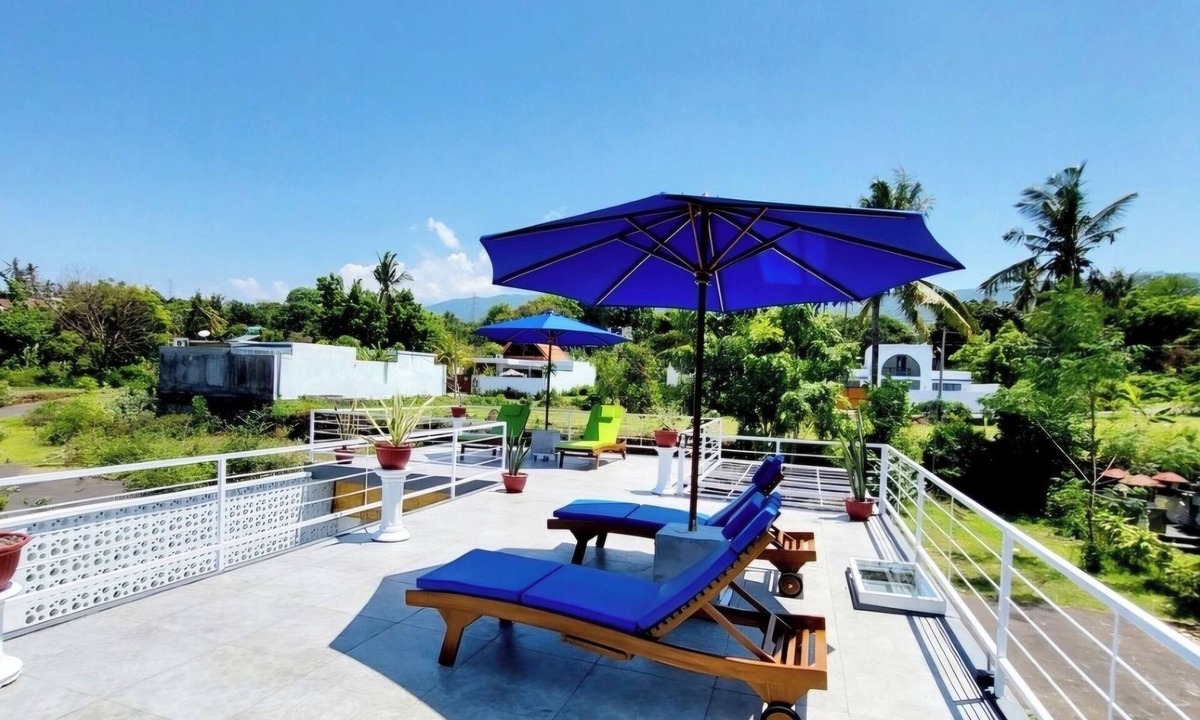 Kalibukbuk Villa | Minimalist Villa with Pool and Rooftop