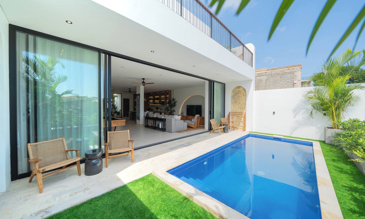 Pecatu Villa | Modern 3br Villa with Rooftop Patio - Pool Table