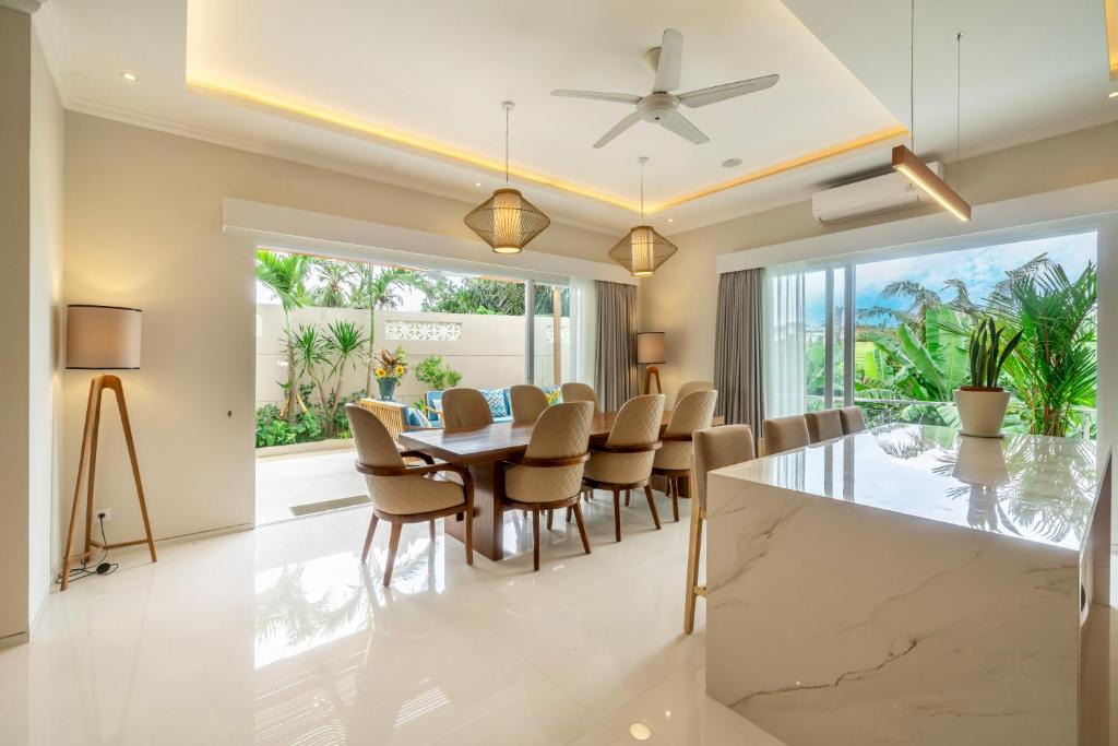 Kediri Villa | Modern Designer Villa Canggu, Private Pool, Ricefield Views, Family and Group