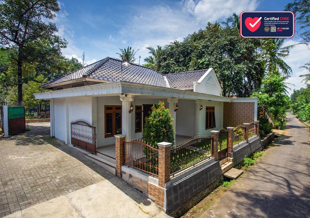 Banjarasri Villa | Omah Etam Villa