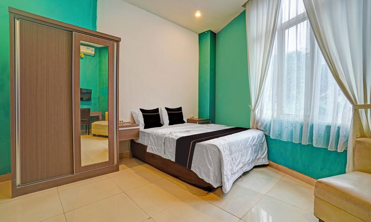Jakarta Hotel | OYO 170 RBN Stays