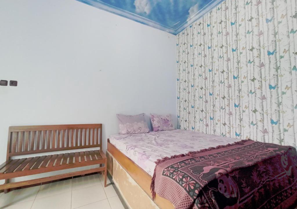 Kepanjen Hotel | OYO 90093 Dw Hotel