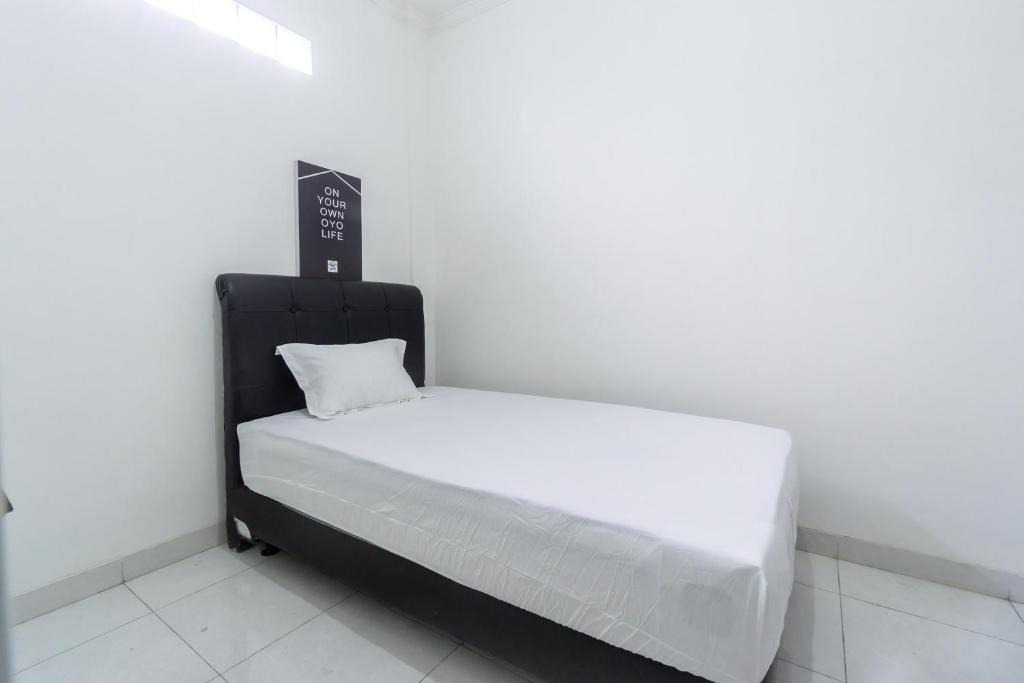 Bekasi Barat Hotel | OYO Life 2863 Rumah Q Syariah
