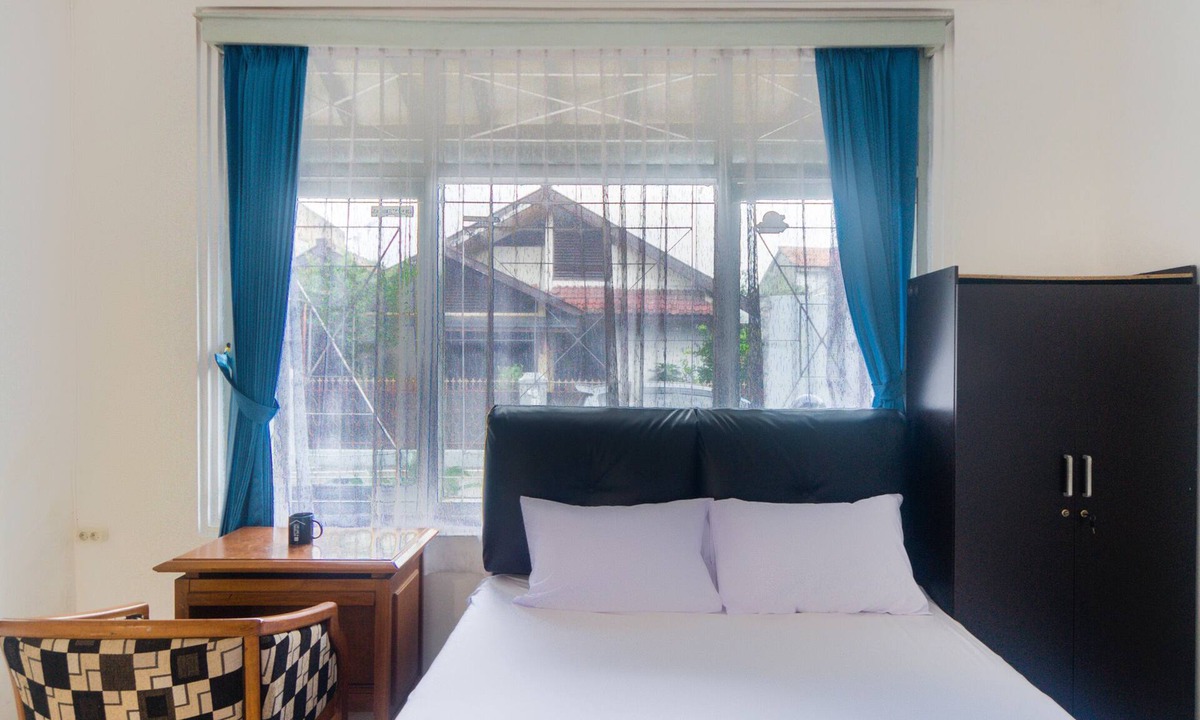 Bandung Hotel | OYO Life 3055 Rumah Enin