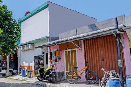 Karawang Timur Hotel | OYO Life 92684 Kost Mutiara Nirwana