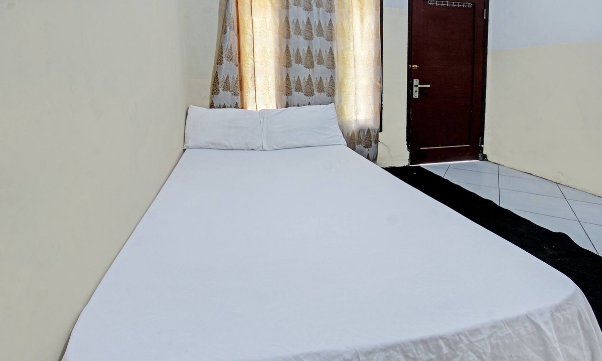 Praya Hotel | OYO Life 92853 Kost 999