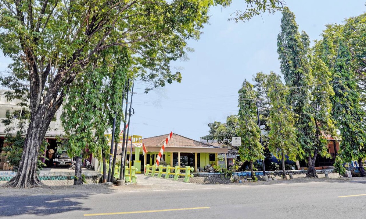 Jombang Hotel | OYO Life 92921 Omaya Kost Syariah