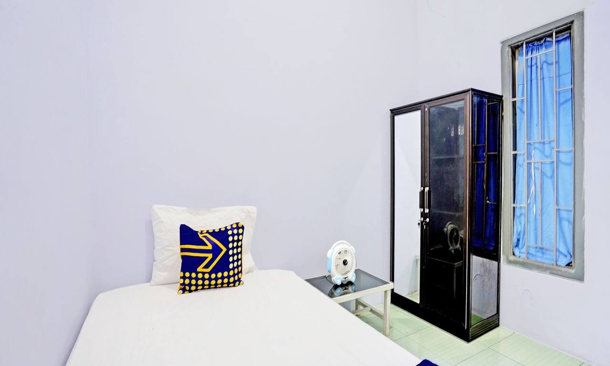 Rogojampi Hotel | OYO Life 92937 Kost Putri Sarkara Syariah