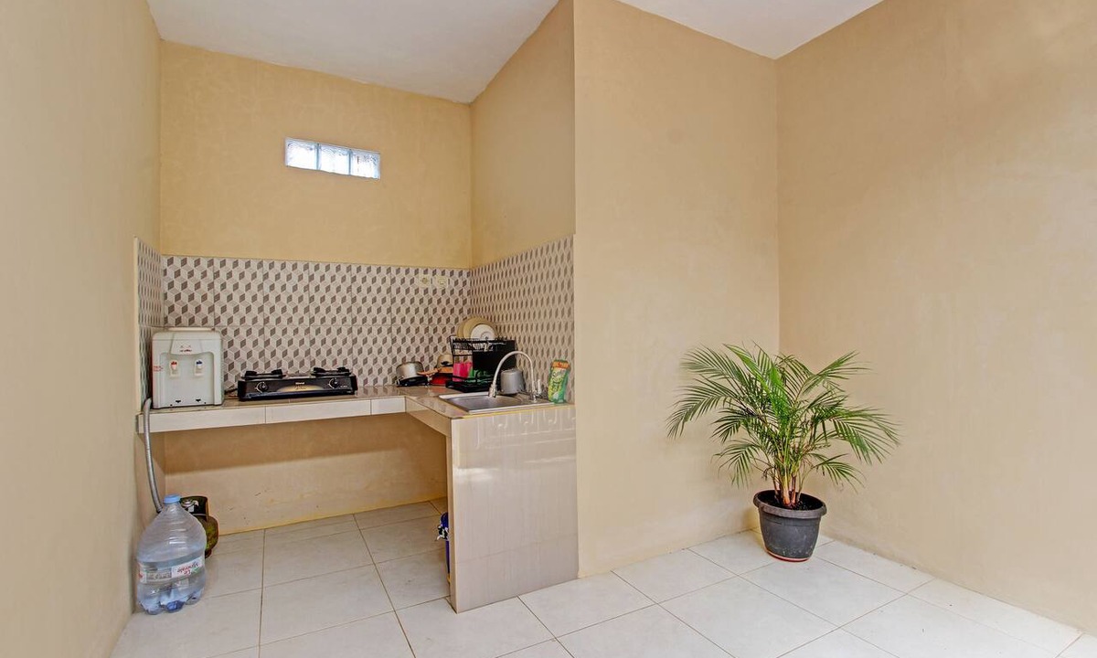Muncar Hotel | OYO Life 93034 Ayri Home