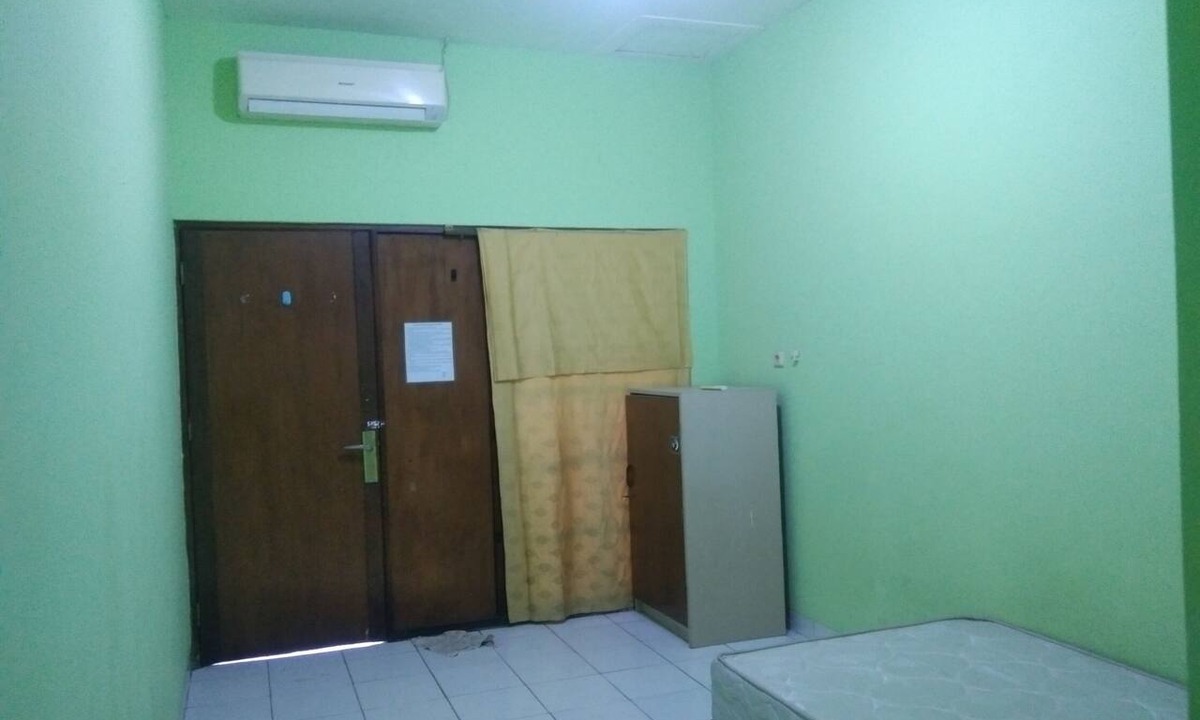 Jakarta Hotel | OYO Life Kost ijo Tembok Tinggi