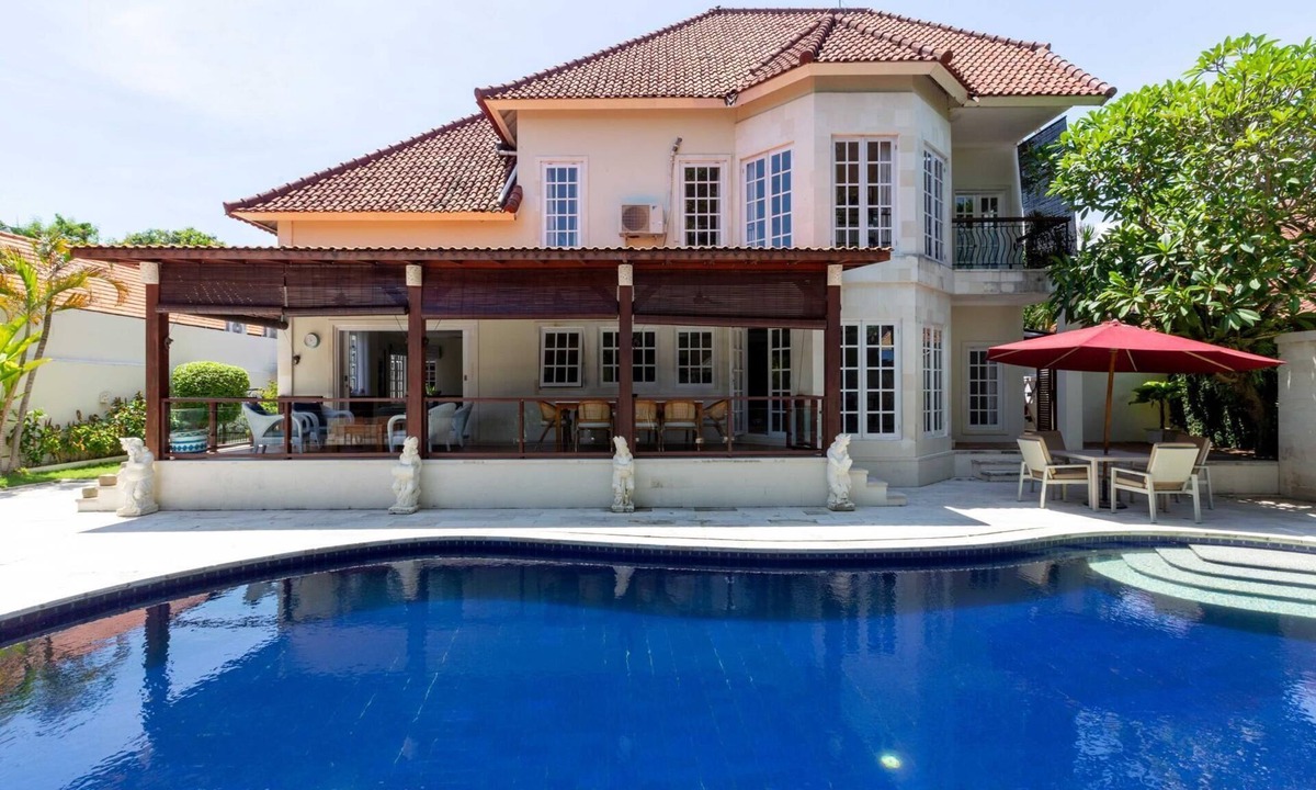 Sanur Villa | Palm Villa - Beachside Sanur