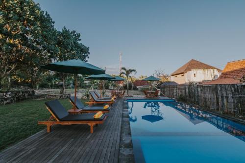 Mushroom Bay Hotel | Paluh Beach Huts