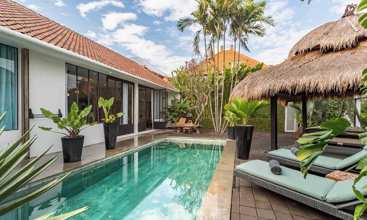 Umalas Villa | Paris-Style 1BR Honeymoon Villa With AC Enclosed Living & Pvt. Pool