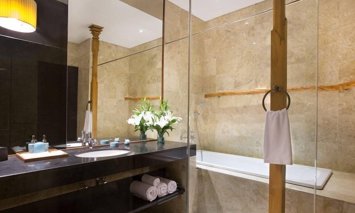 Kuta Selatan Apartment | R 899 Spacious Apartment with Sea view Breakfast Inc