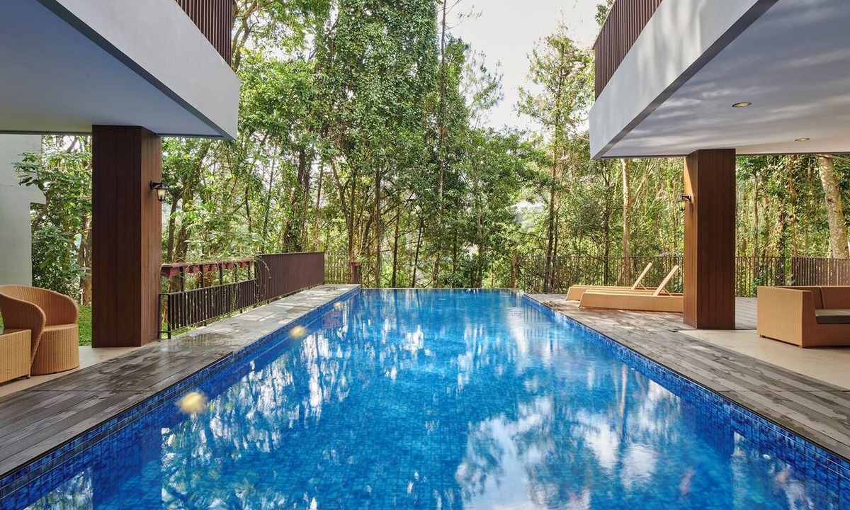 Bandung Villa | Radiance Hill View 10BR Villa with a Private heated swimming Pool