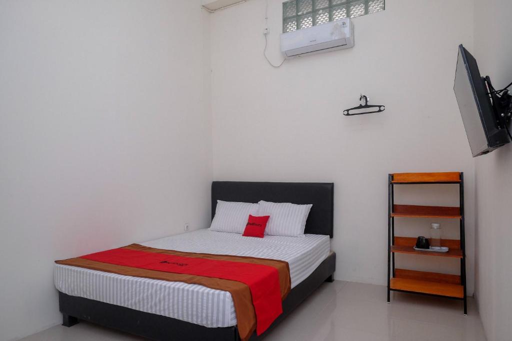 Magelang Hotel | RedDoorz near Alun Alun Magelang 2
