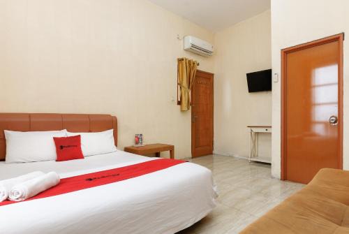 East Jakarta House | RedDoorz near Cipinang Indah Mall