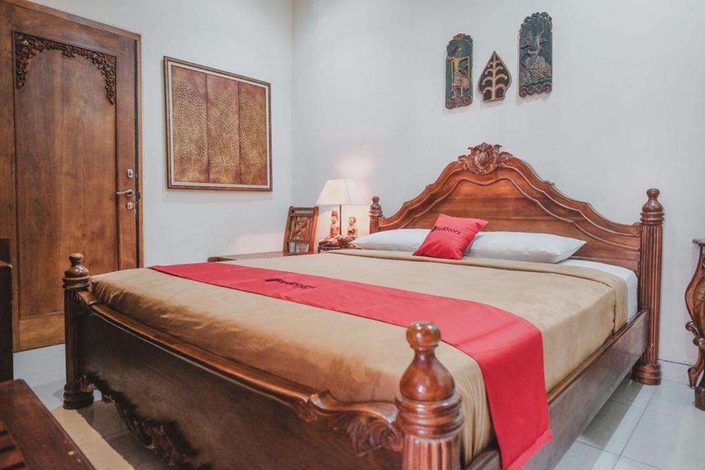 Yogyakarta House | RedDoorz near Galeria Mall 2