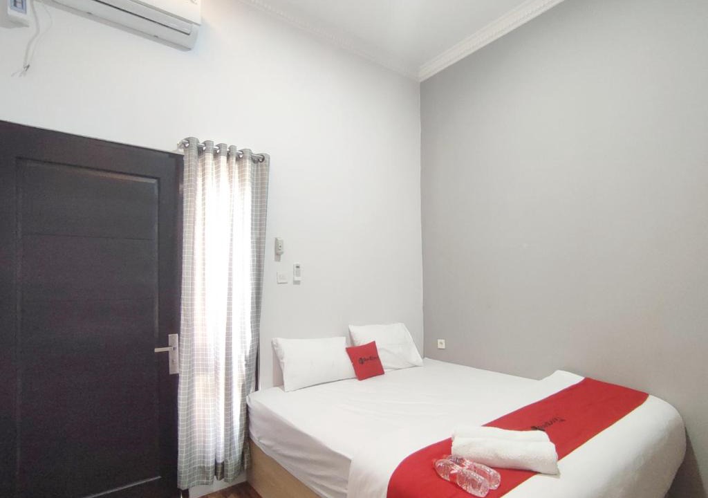 Banjarsari Hotel | RedDoorz near Graha Saba Buana 2