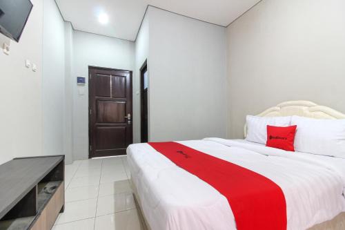 Solo City Centre House | RedDoorz near Solo Balapan Station 2