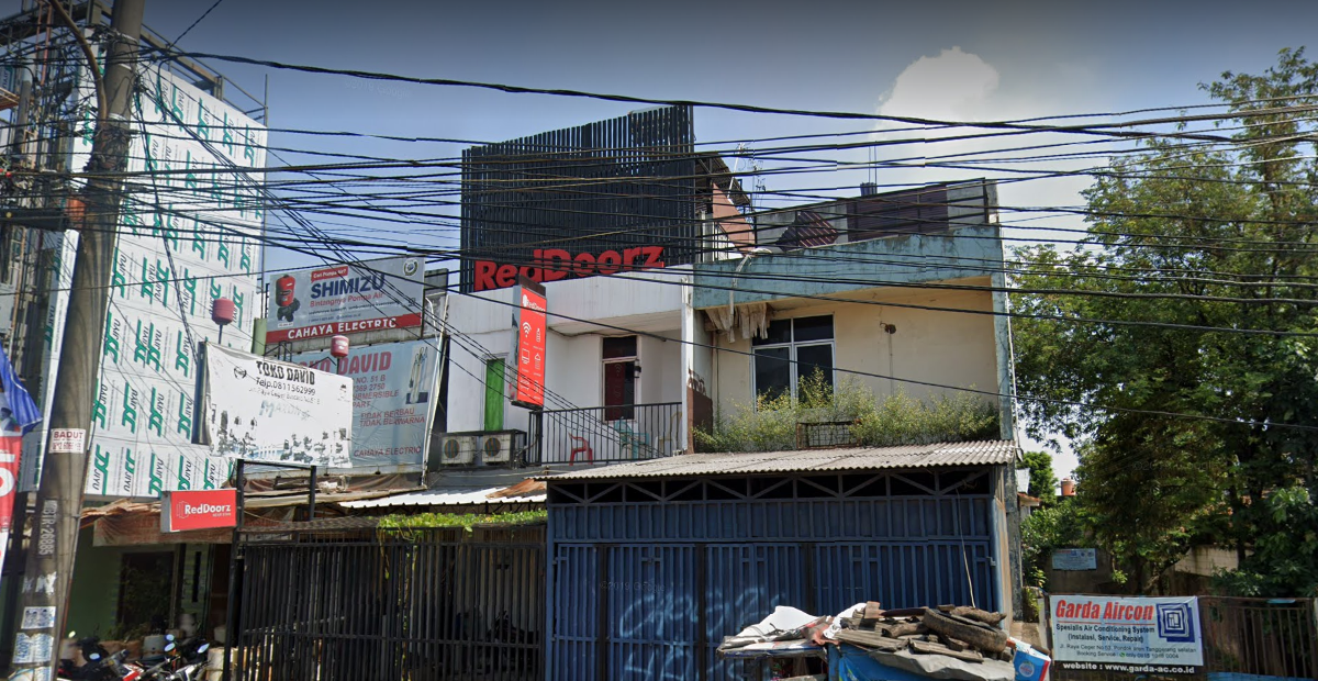 Pondok Aren Hotel | RedDoorz Near Stan