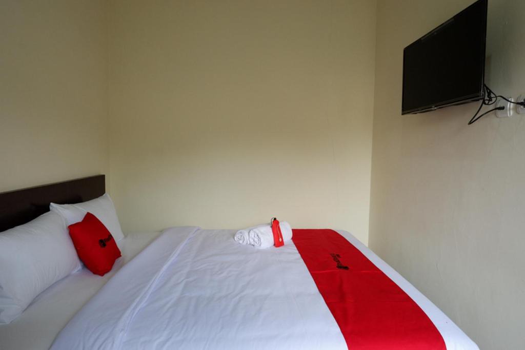 Wonosobo Hostel | RedDoorz near Terminal Mendolo Wonosobo
