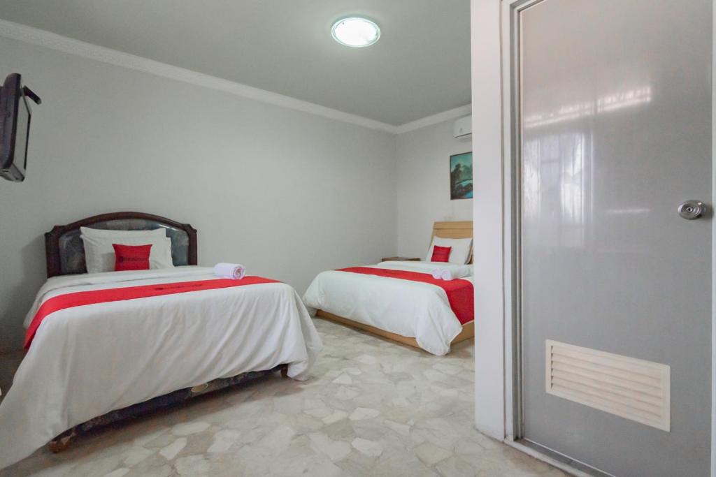 Sukaluyu Hotel | RedDoorz near Tugu Kuda Kosong Cianjur