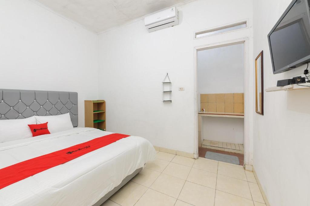 Rajabasa Hotel | RedDoorz near UBL Lampung