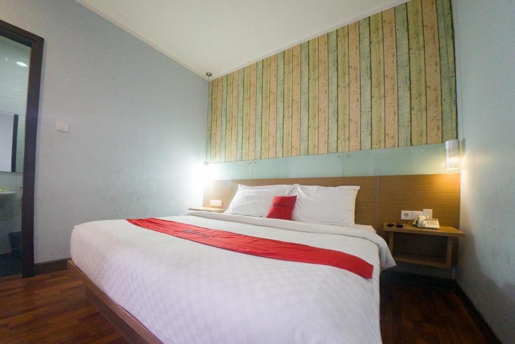 Klojen Hotel | RedDoorz Plus @ Celaket