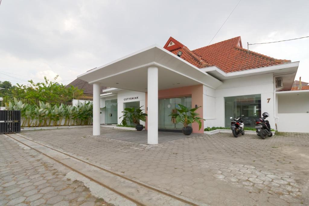 Catur Tunggal House | RedDoorz Plus @ Demangan Gejayan