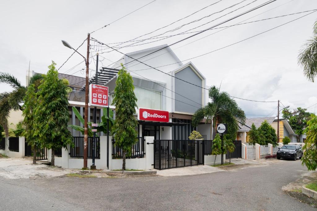 Padang House | RedDoorz Syariah at Jalan Andalas Padang