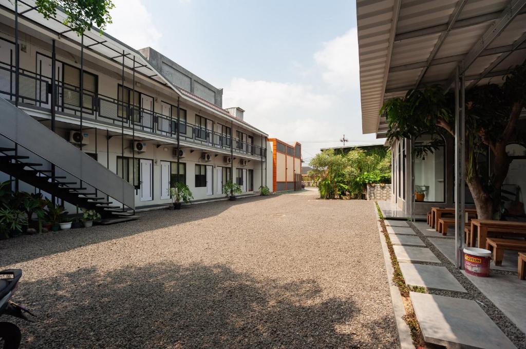 Bandar Lampung Hotel | RedDoorz Syariah At Jalan Endro Suratmin Lampung