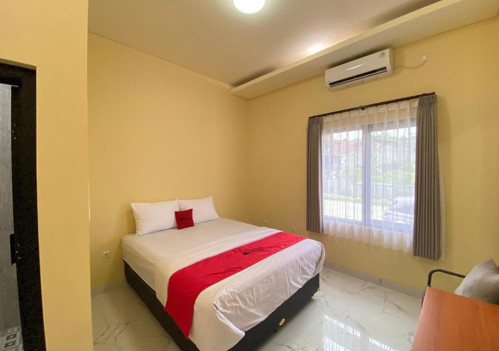 Purwokerto Hotel | RedDoorz Syariah at Jitu Guest House Purwokerto