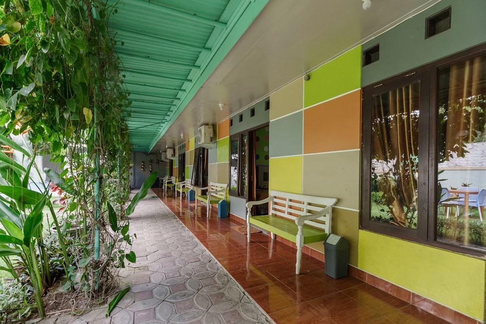 Colomadu Hotel | RedDoorz Syariah @ Colomadu 2