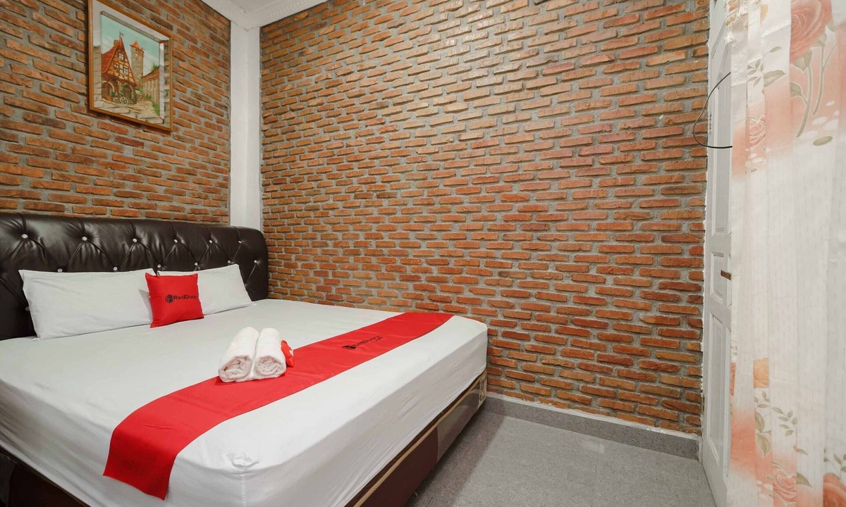Pematangsiantar Hotel | RedDoorz Syariah near Jalan Asahan Pematang Siantar