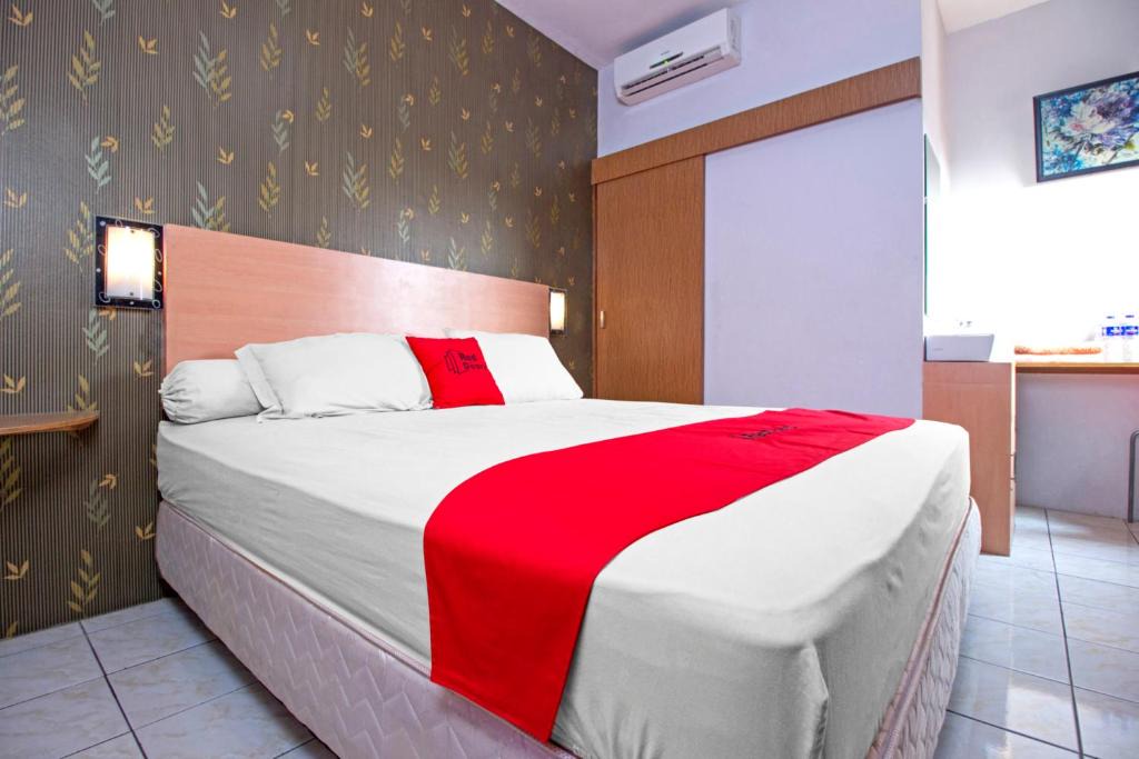 Bandung House | RedDoorz Syariah near BTC Fashion Mall
