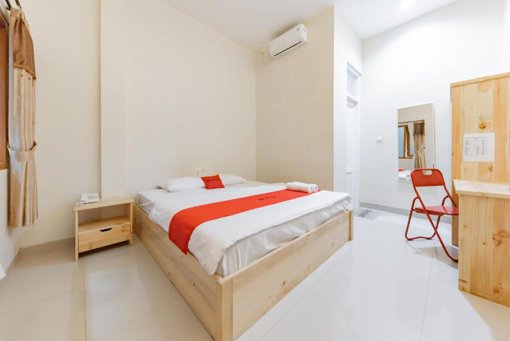 Subang Hotel | RedDoorz Syariah near DPRD Kabupaten Subang