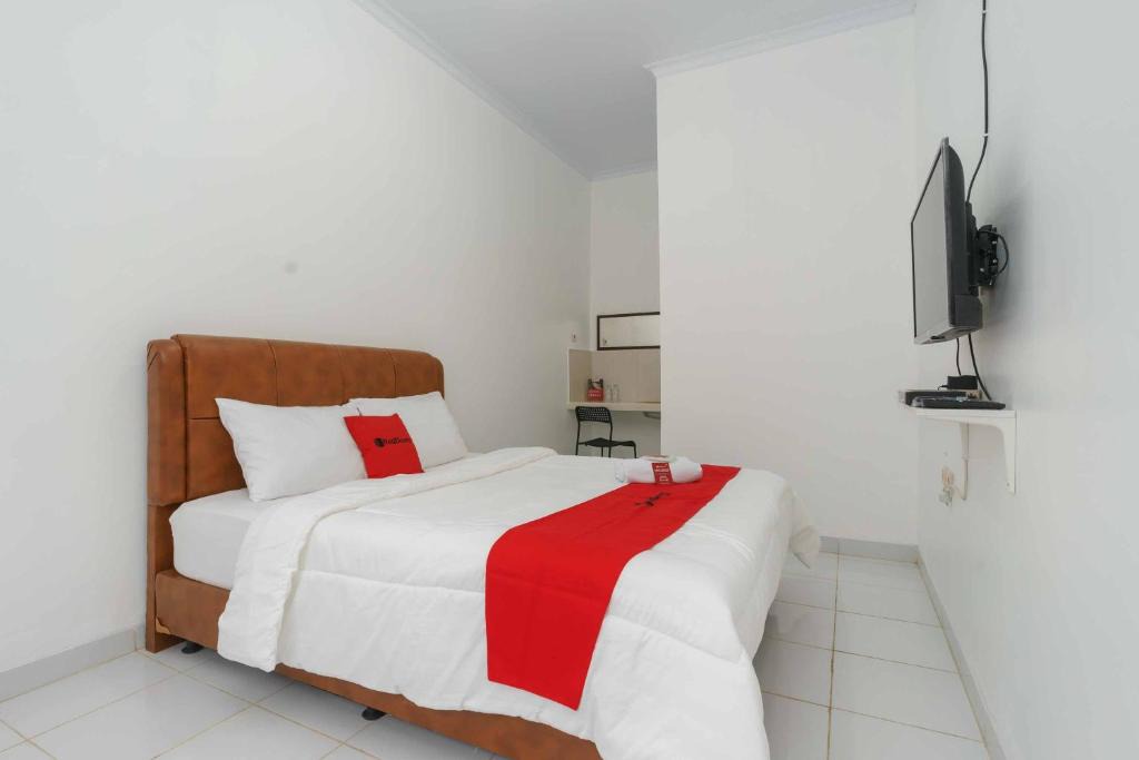 Bekasi Hotel | RedDoorz Syariah near Exit Toll Jatiwarna 2