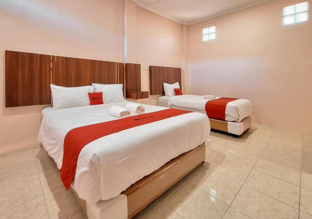 Padang Hotel | RedDoorz Syariah near Pasar Raya Padang