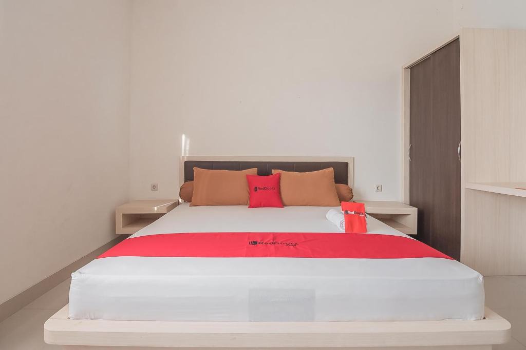 Cipanas Hotel | RedDoorz Syariah @ Sarongge Cianjur