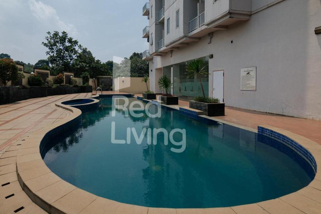 Serpong Hotel | RedLiving Apartemen Easton Park Serpong with Netflix