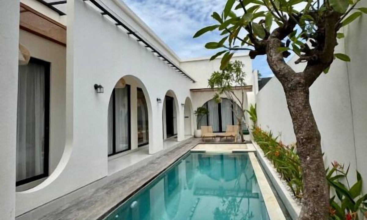 Kerobokan Villa | Savannah Villa 16 3BR Mediterranean Pool Villa
