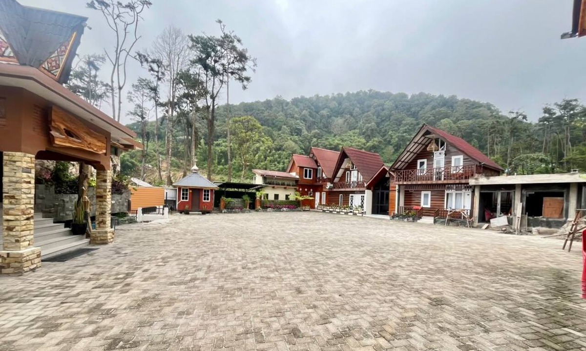 Berastagi Hotel | SIMPANG SIBAYAK