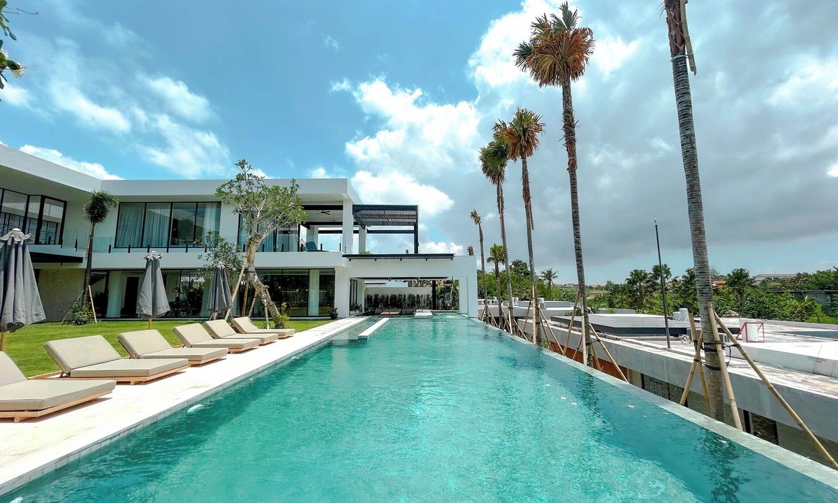 Babakan Villa | Spacious, 6 Bedroom Villa near Canggu Area