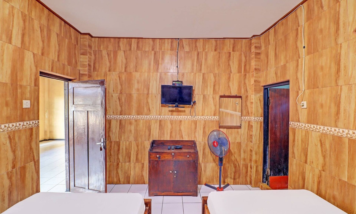 Melaya Hotel | SPOT ON 92028 Hotel Surya Near Pelabuhan Gilimanuk