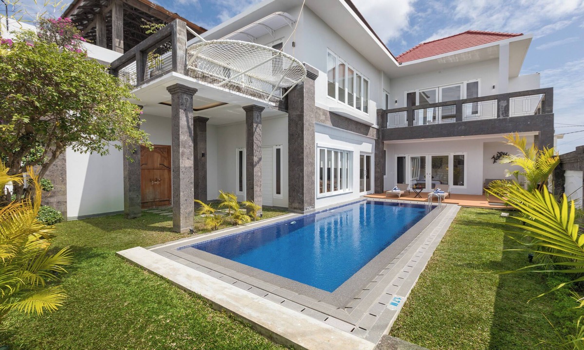 Bukit Villa | Stunning, 5-Bedroom Villa with GWK View in Ungasan