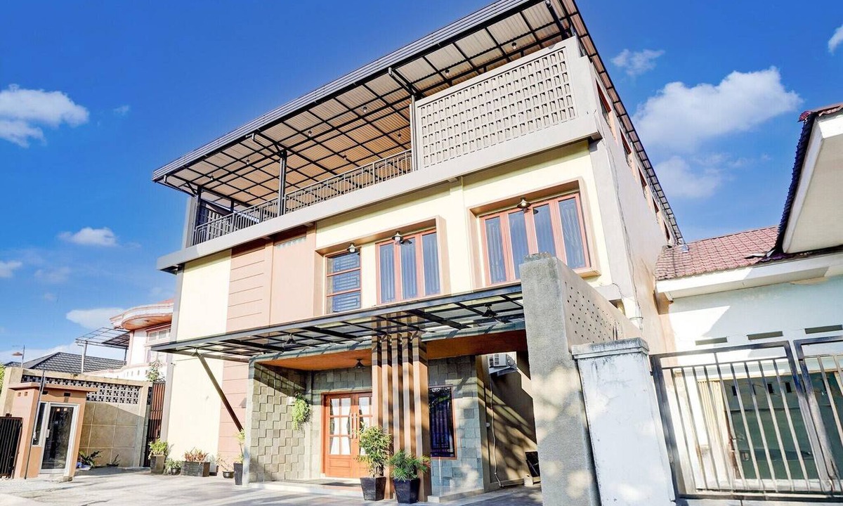 Padang House | Stylish DBL Suite Escape W/Free WiFi and Parking