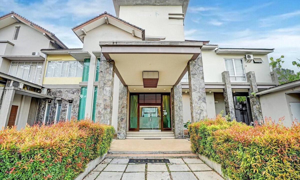 Padang House | Stylish Double Suite Escape W/Free WiFi