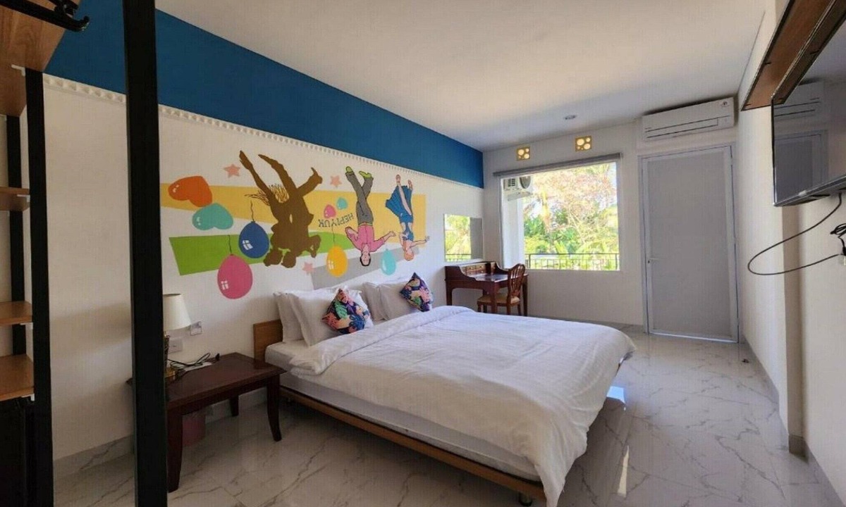 Singakerta House | Stylish Double Suite with Balcony & Open Views